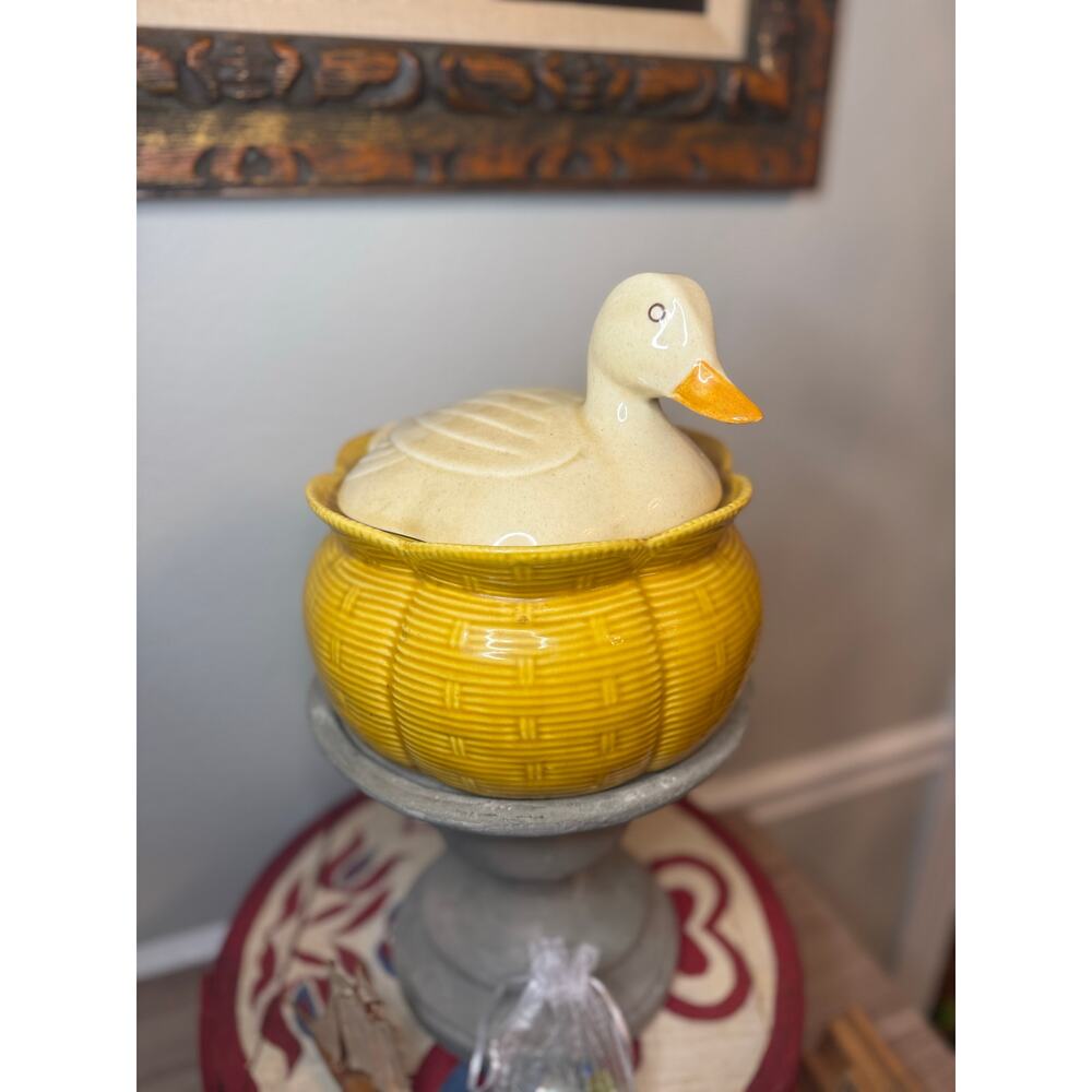Vintage Los Angeles Pottery Duck on Nest Cookie Jar | Yellow Basketweave Ceramic - Picture 4 of 7